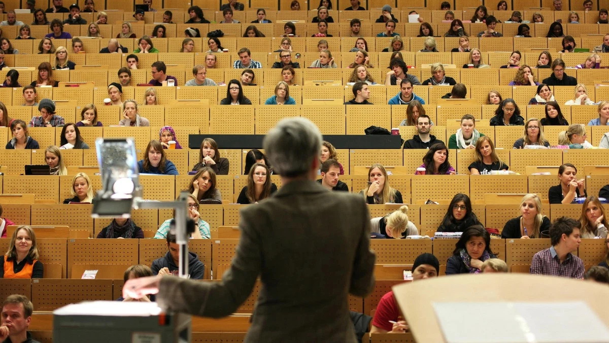 В ряде российских вузов активно взялись за омоложение преподавателей