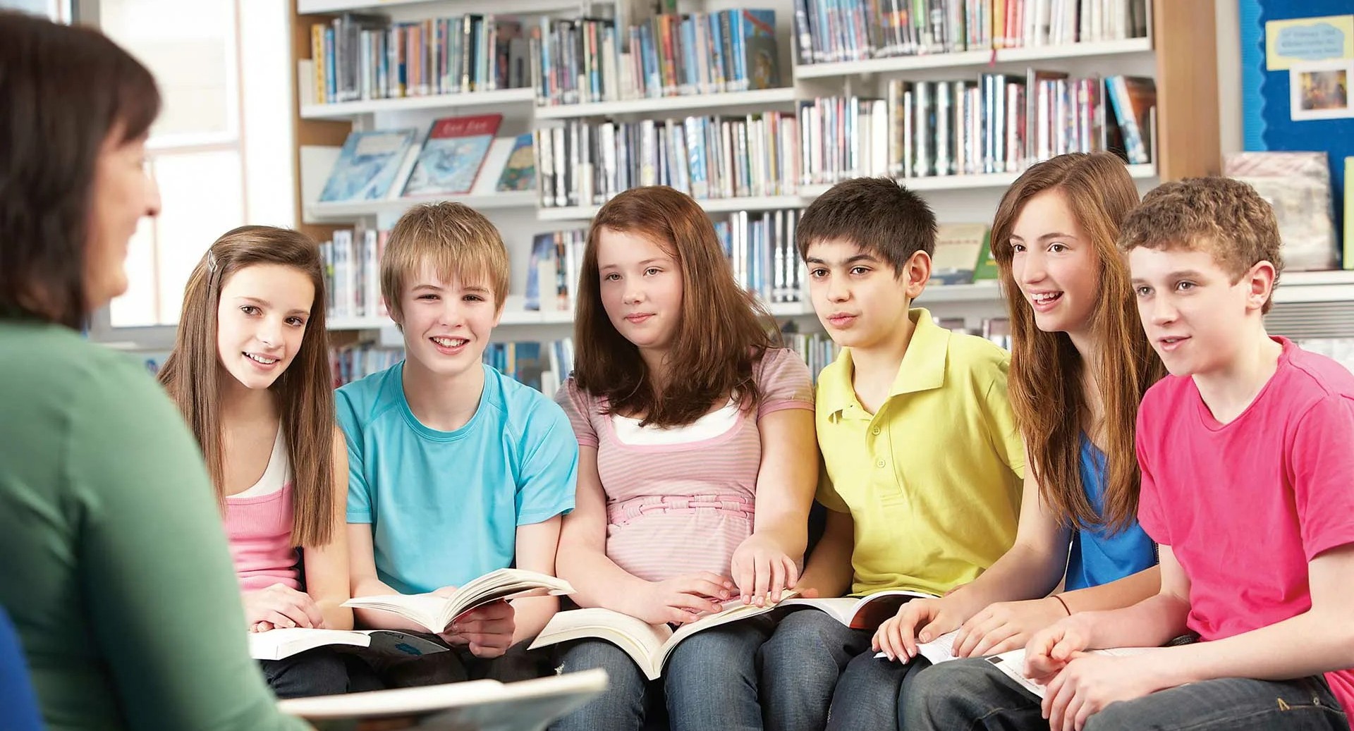 They five year students. Подростки в школе. Группа подростков в школе. Психологический тренинг для подростков. Подросток говорит.