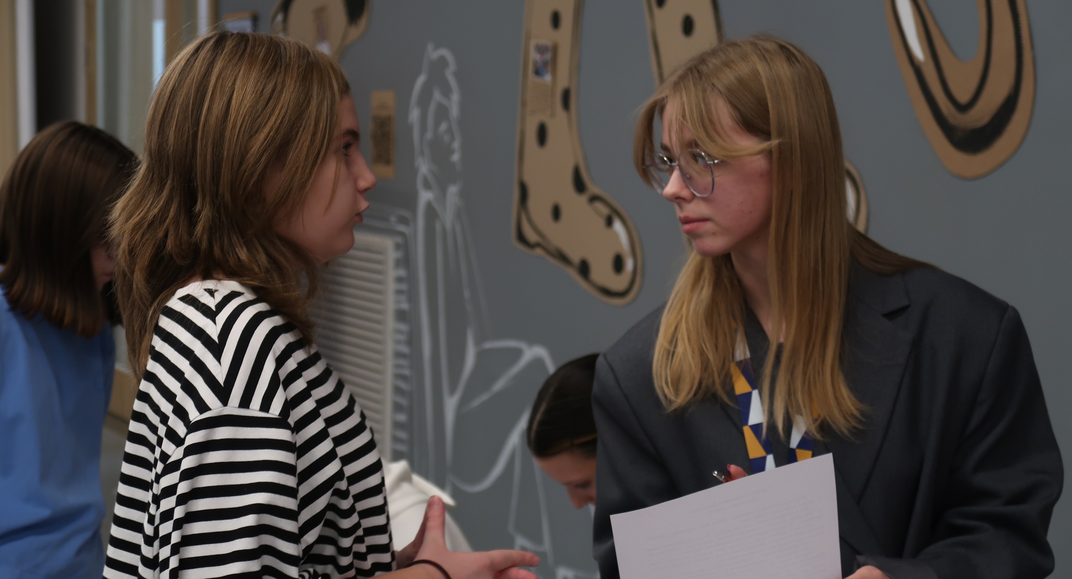 «Нейросети добавили головной боли учителям, но с ними стало веселее. Иногда дети присылают невероятные сочинения!»