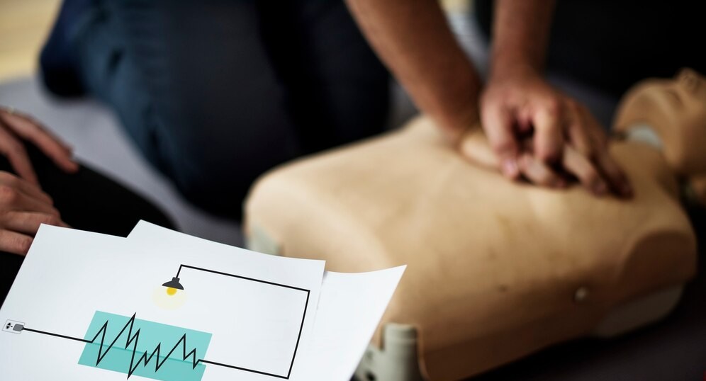 В РФ планируют внеурочно обучать школьников оказанию первой помощи