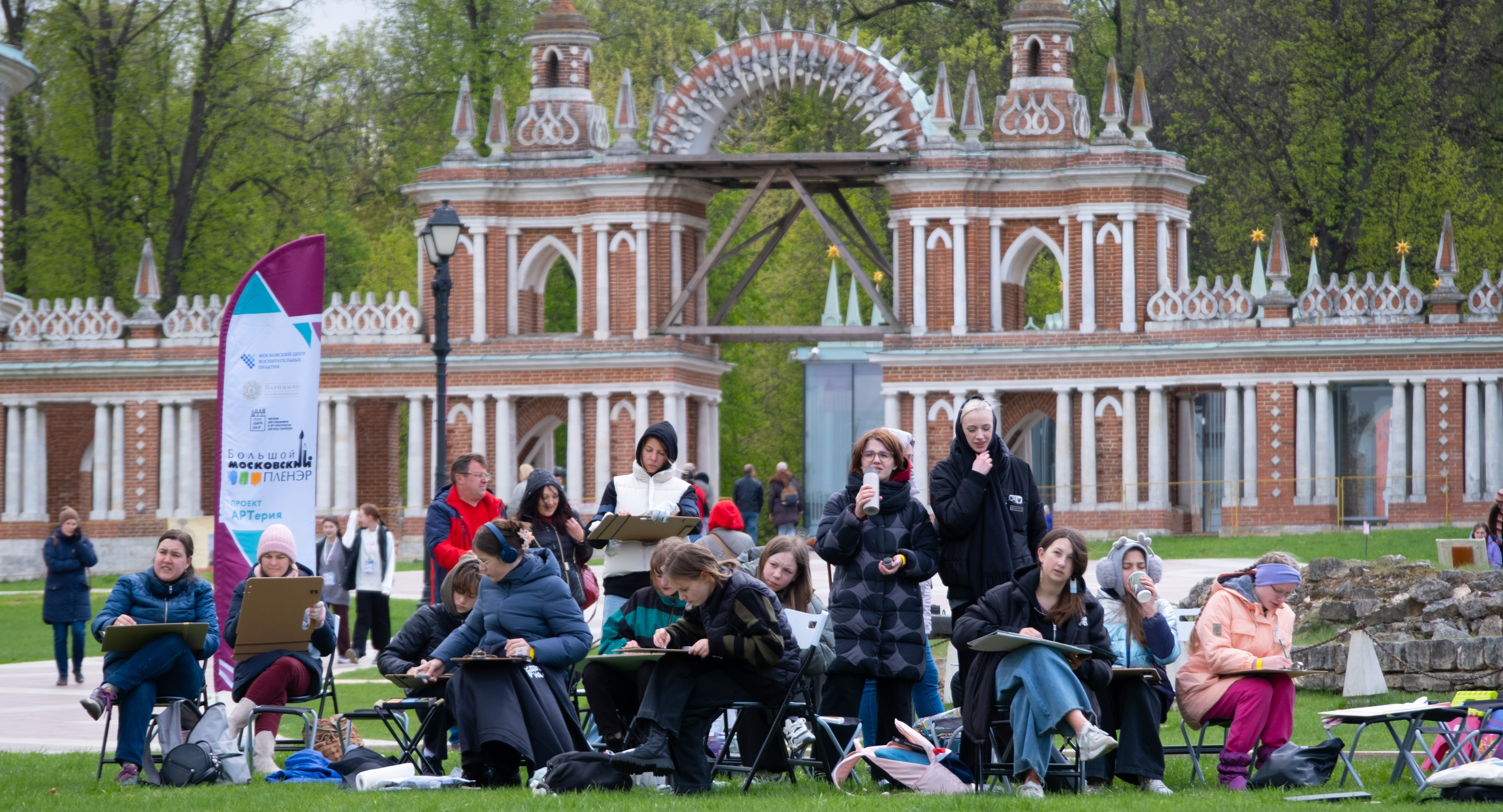 Масштабный городской пленэр прошел в музее-заповеднике «Царицыно»