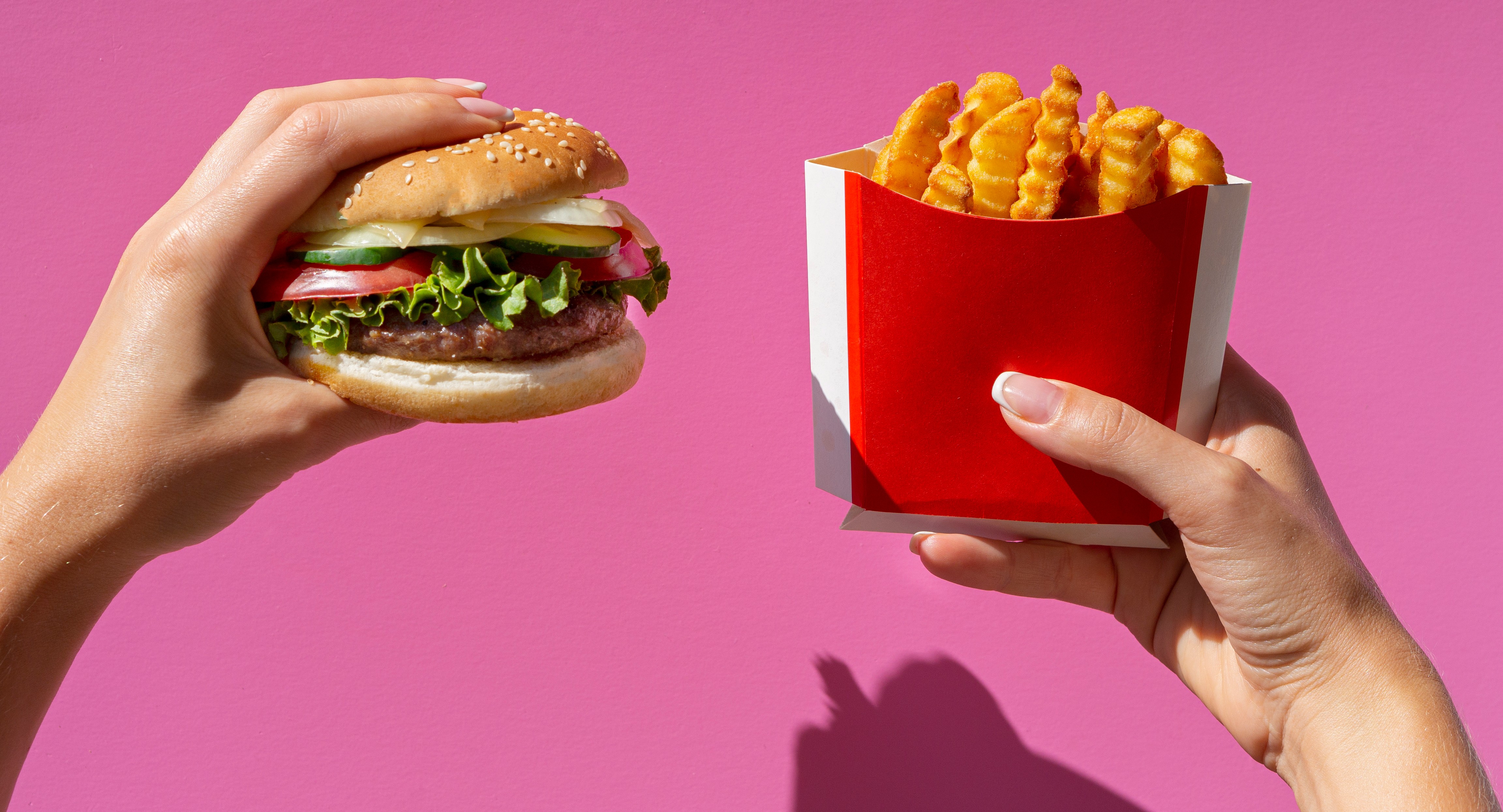 Милонов предложил воспитывать в детях отвращение к фастфуду и говорить им, что «чипсы – это чешуйки сатаны»