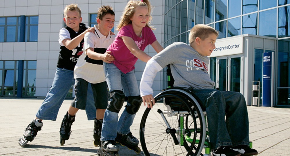 Прокуратура проверит школу, в которую не смогла попасть школьница в инвалидной коляске