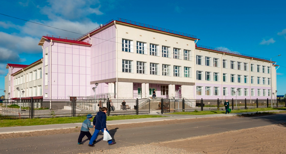 В Ненецком автономном округе открылась школа-долгострой, которую брал на контроль полпред Николай Цуканов