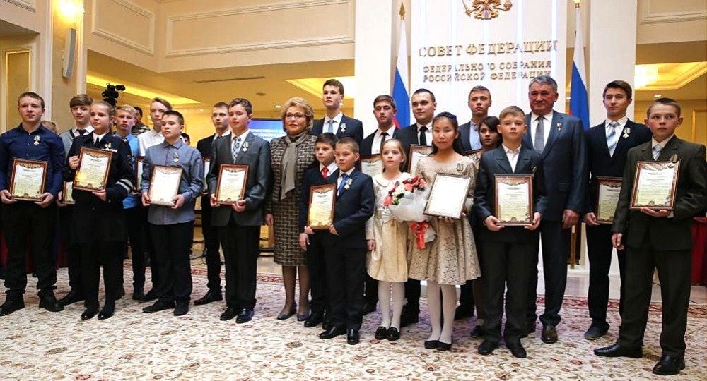 Детям-героям вручили медали в Совете Федерации
