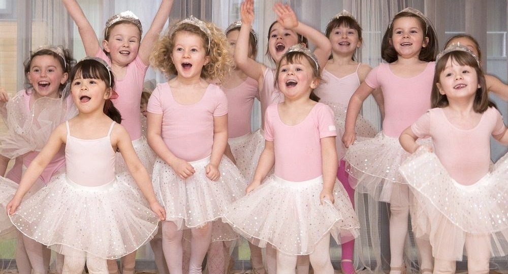 Англиканская церковь разрешила мальчикам носить балетные пачки и тиары в школах