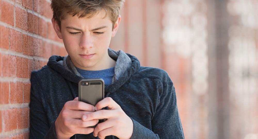  Развитие подростковой депрессии связали с мобильными телефонами