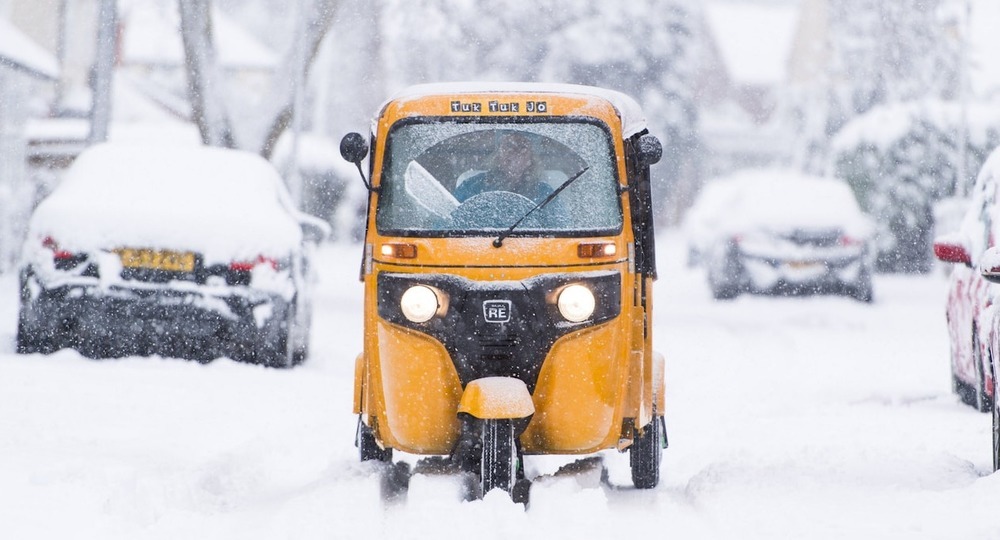 Британские школы закрываются из-за аномально сильного снегопада
