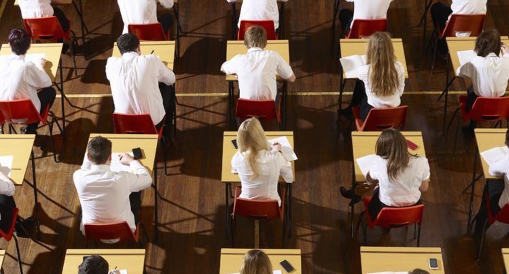 В Великобритании растет количество случаев мошенничества на экзаменах среди работников школ