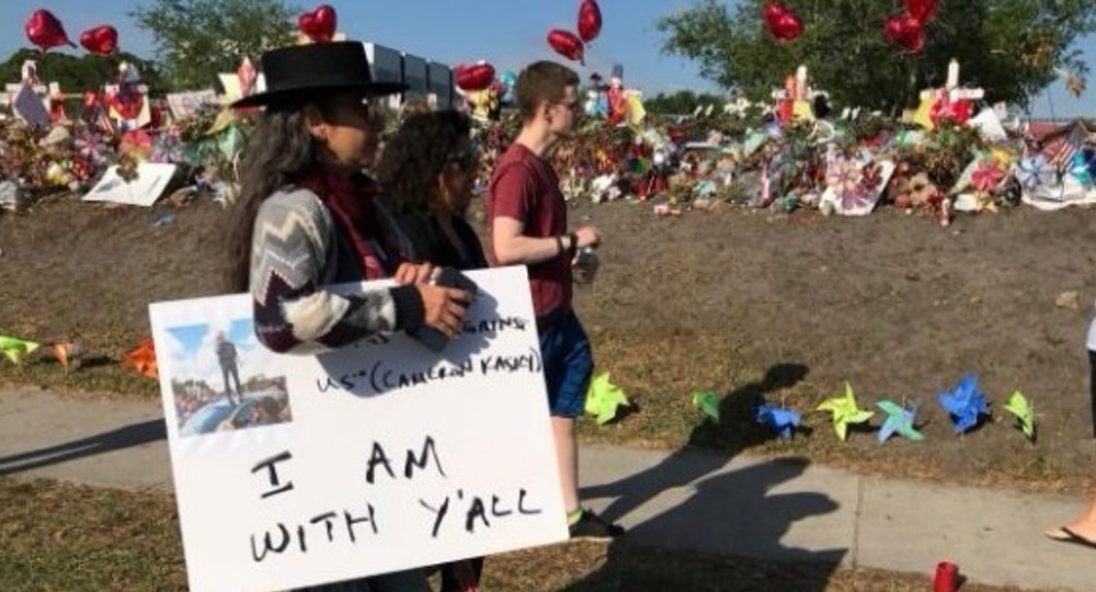 В США тысячи школьников почтили память жертв стрельбы во Флориде