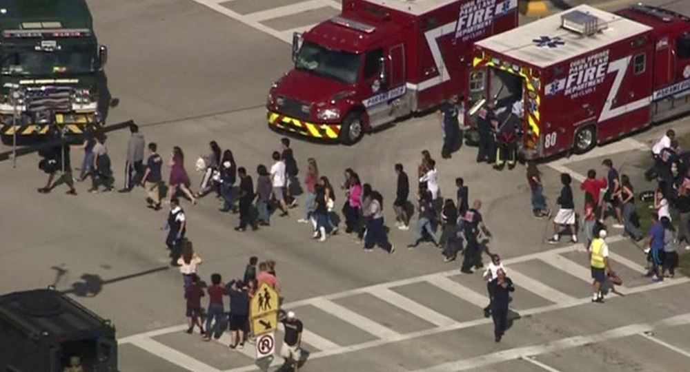 После стрельбы ученики школы во Флориде будут носить прозрачные рюкзаки