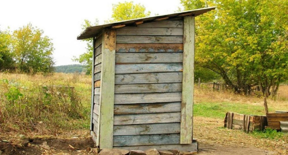 ​Дмитрий Медведев: Регионы обязаны строить теплые туалеты в школах
