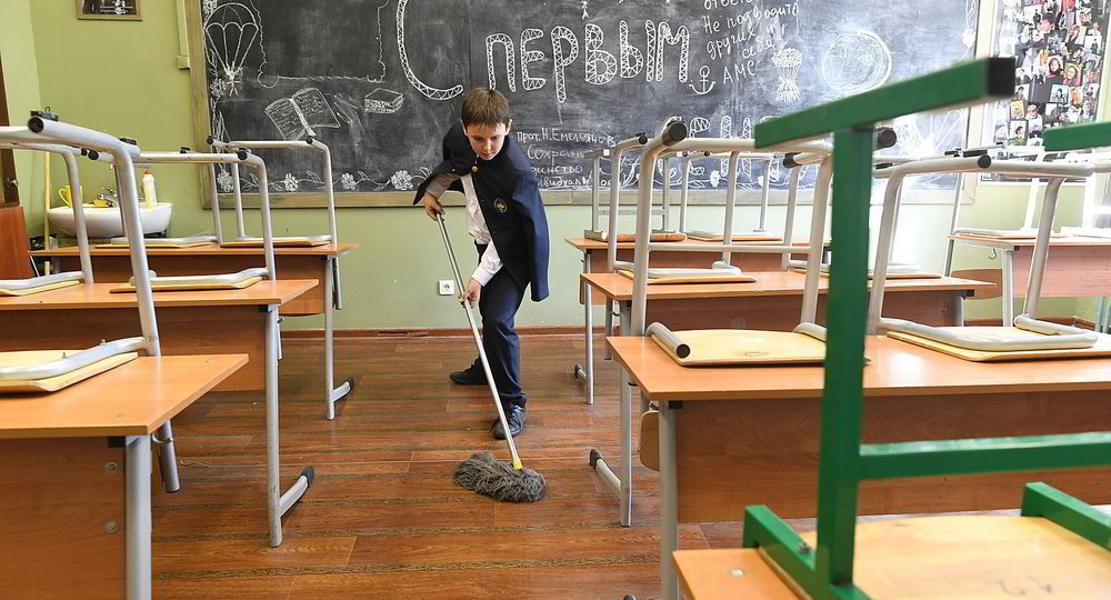 Проблемы школьных уборщиц взволновали родителей