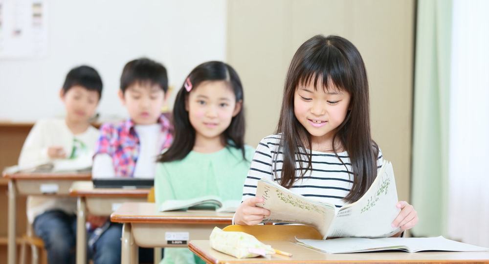 В Японии школьнице запретили носить колготки