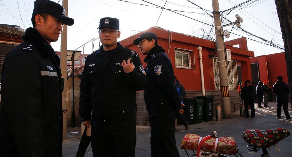 Молотком по детям: в Пекине мужчина ранил 20 детей в одной из начальных школ 