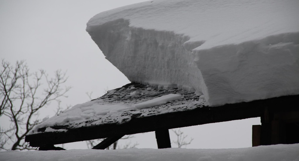 В Саратовской области под тяжестью снега рухнула крыша школы