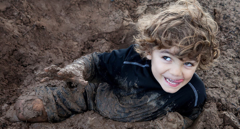 В Калужской области ребенка засосало в грязь по дороге в школу