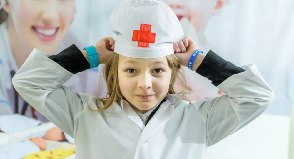 Школьники России смогут дистанционно обучиться медицинскому волонтерству