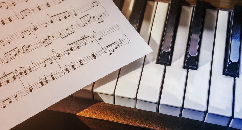 «Очень жаль, что ты родилась»: учитель музыки оскорбила ученицу в Южно-Сахалинске