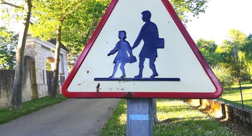 Зачем перелезать через забор: чему научили русские дети французов и чему не смогли научить