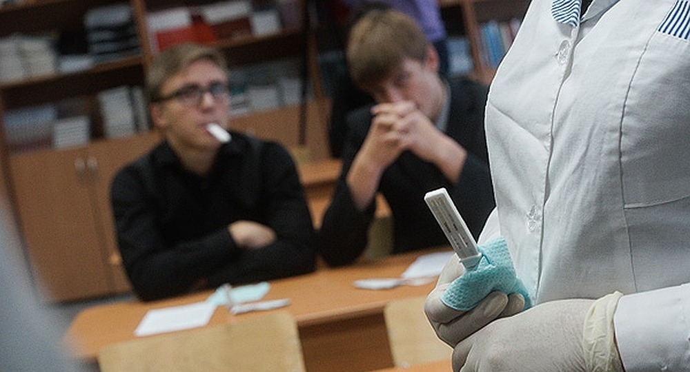 Виталий Милонов предложил выдавать аттестат только после теста на наркотики
