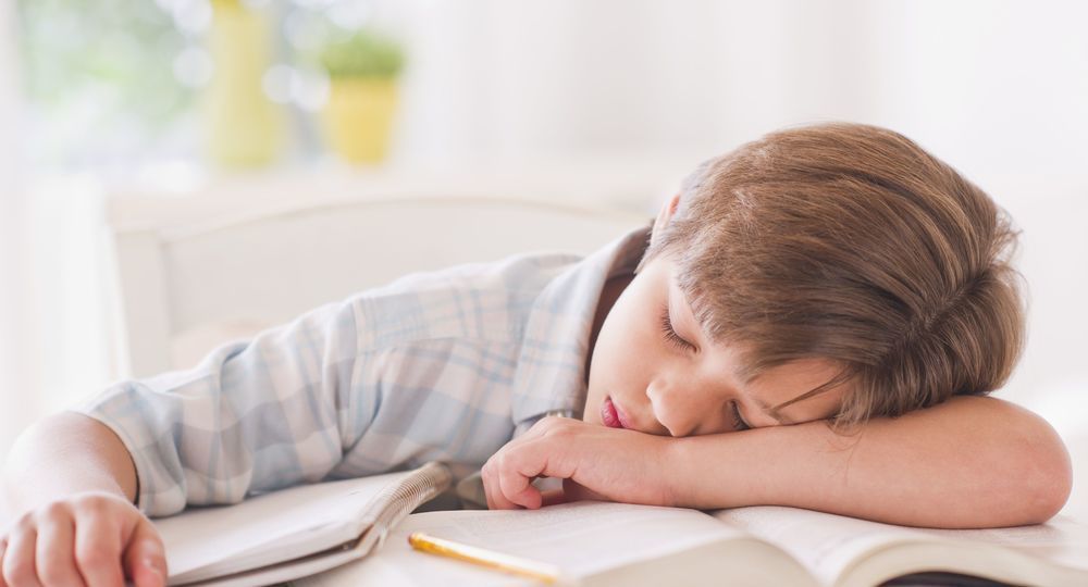 Ученые выяснили, как дневной сон влияет на здоровье школьников