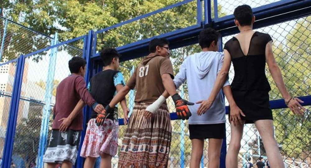 Власти Мехико разрешили мальчикам носить юбку в школах