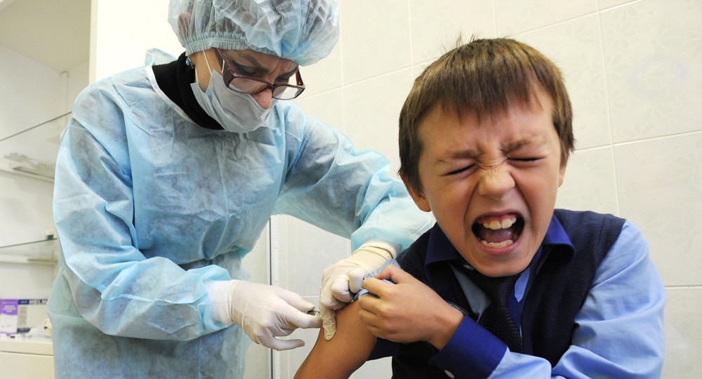 Зачем нужны эти прививки — мнение директора школы и мамы сына-аллергика