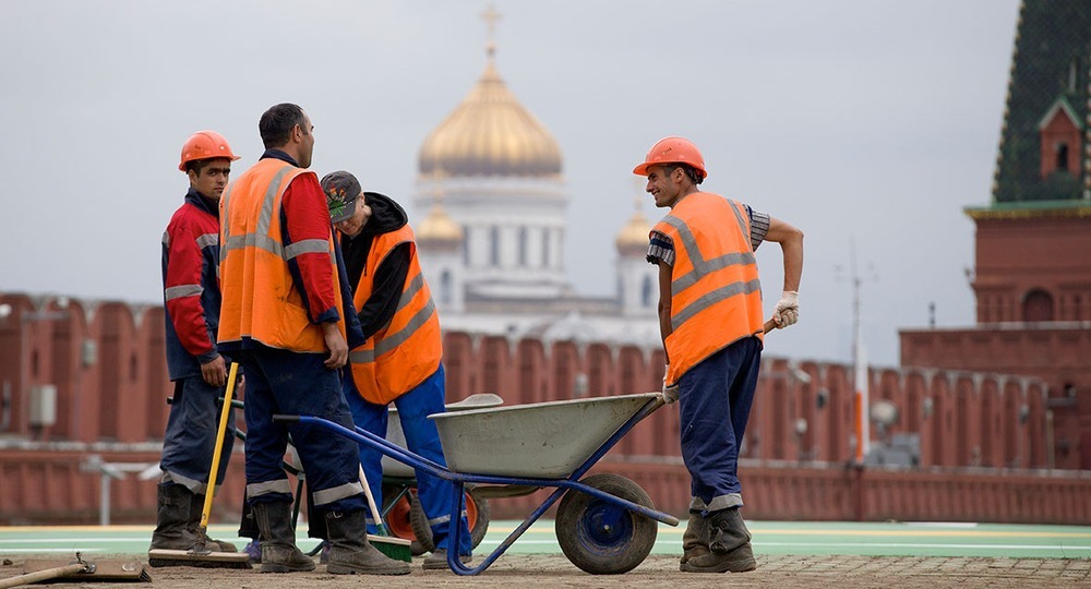 Россия будет выплачивать пенсии трудовым мигрантам