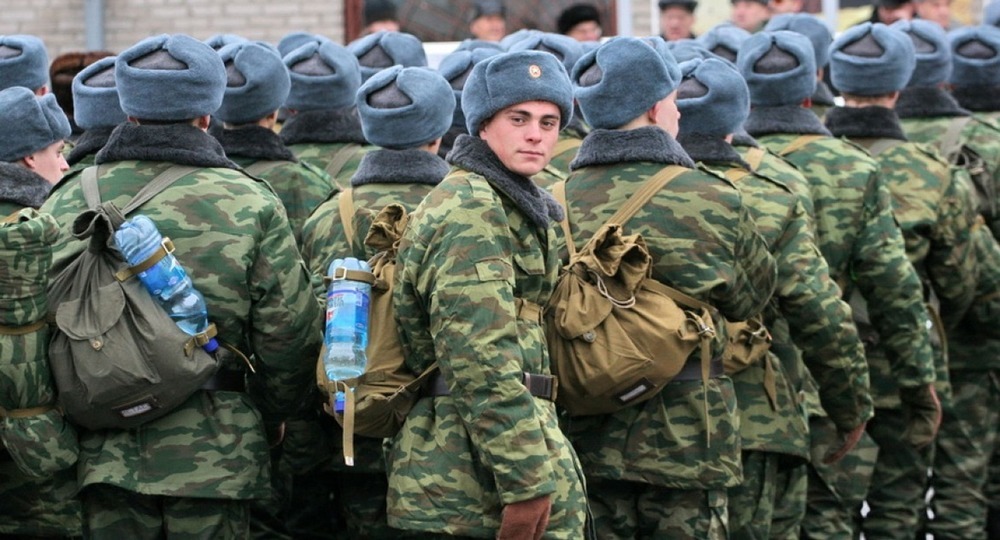 Рекордное число россиян назвали службу в армии обязанностью мужчины