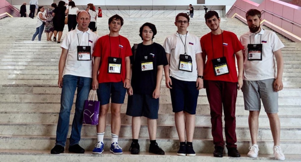 Российские школьники выиграли четыре золота на Международной олимпиаде по информатике