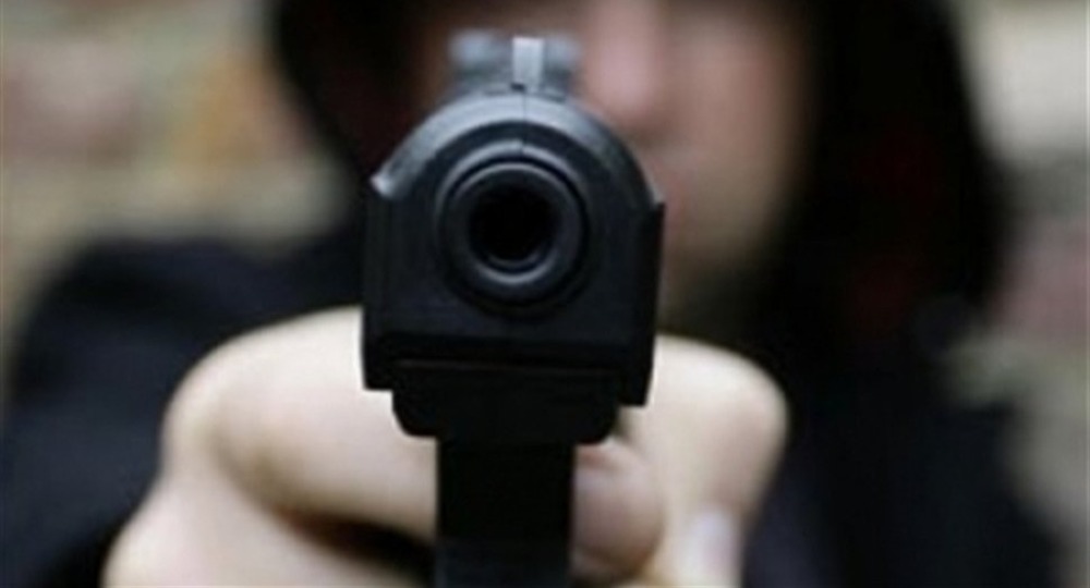 В Сургуте уставший от школы мальчик угрожал родителям пистолетом