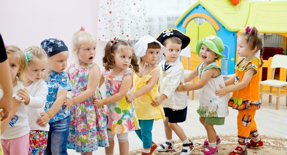 Дмитрий Медведев считает целесообразным развитие в России сети частных детских садов