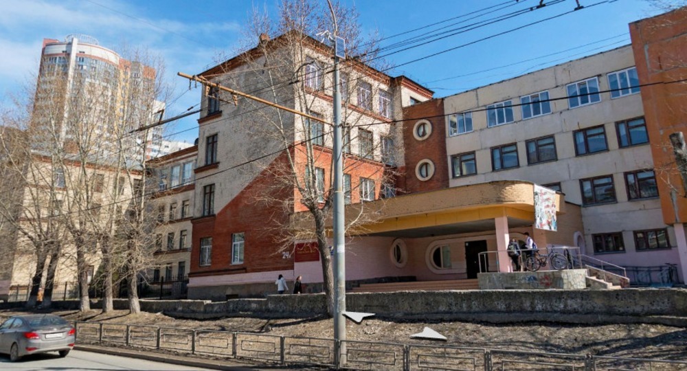 В Екатеринбурге из-за холодов закрыли гимназию