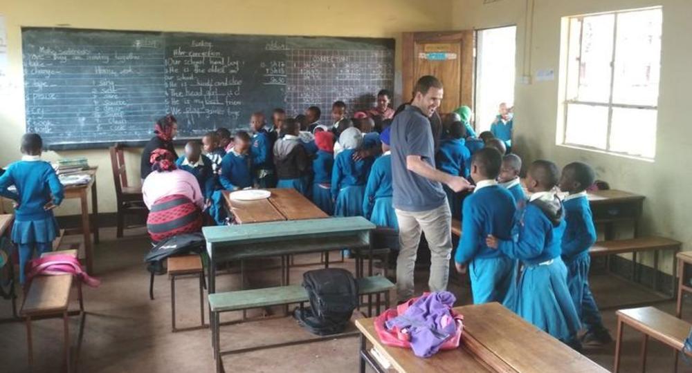 Школа – она и в Африке школа. Как работает система образования в Танзании