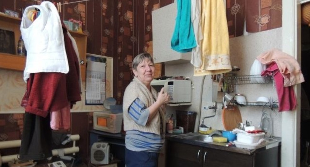 После публикации Aif.ru учитель, 20 лет прожившая в школе, получит жилье