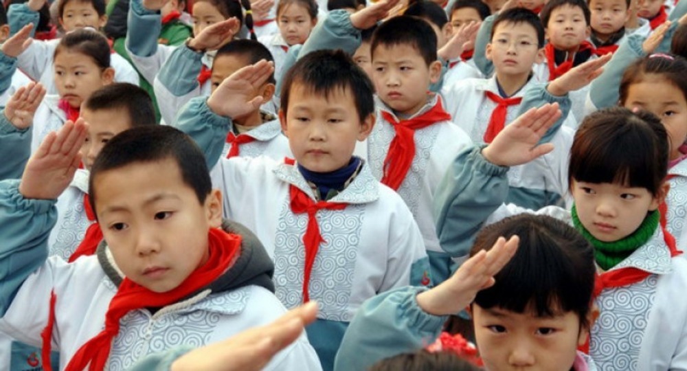  В Китае выпустили инструкцию по поведению за едой и при звучании гимна