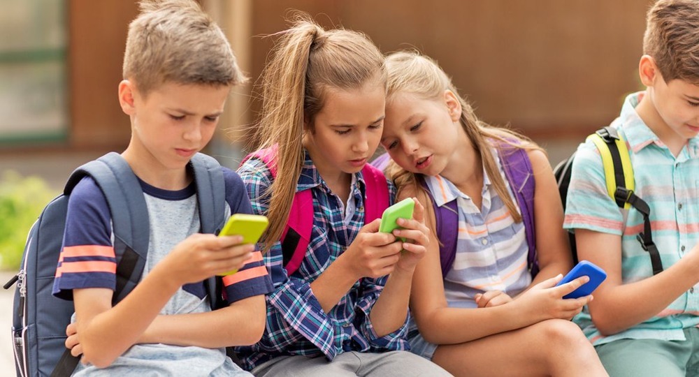 44% школьников испытывают скуку при отсутствии гаджетов и доступа в интернет