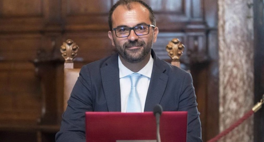 Министр образования Италии подал в отставку из-за нехватки финансирования школ