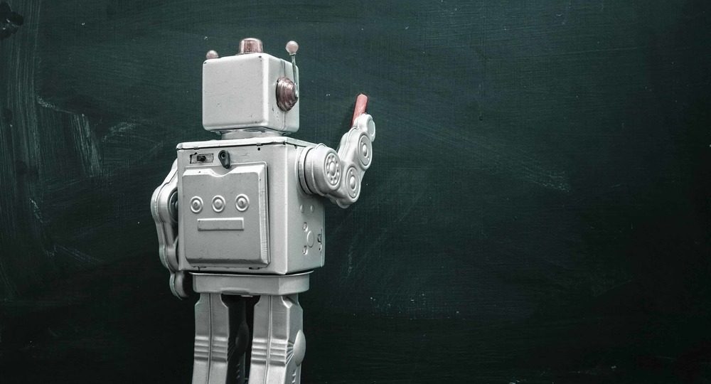 В одной из школ Нижневартовска появился робот-учитель