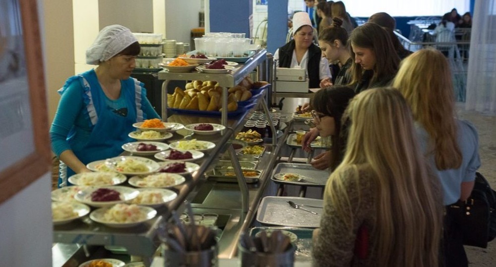 В Госдуме предложили обеспечить студентов бесплатным питанием