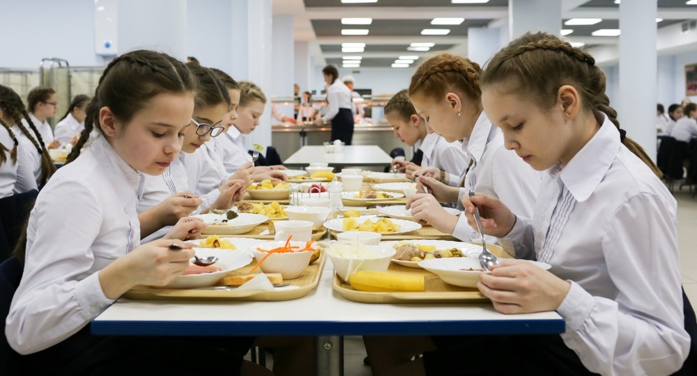 На питание российских школьников потребуется 21 миллиард рублей