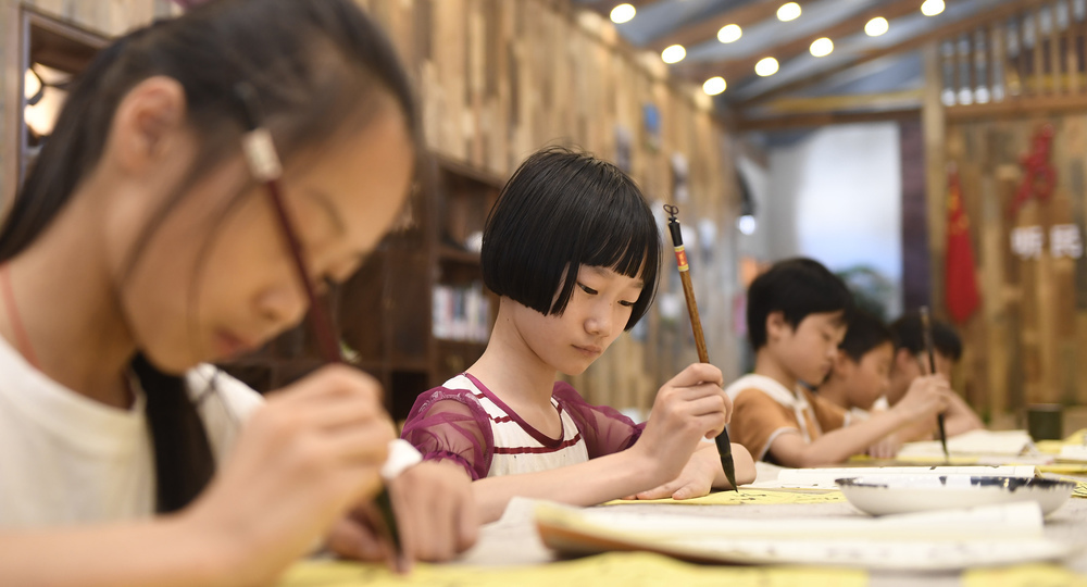 Китайские школьники обрушили рейтинг приложения для домашних заданий, чтобы не делать уроки