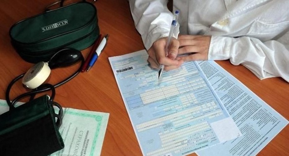 В России предложили давать больничный родителям из-за закрытия школ