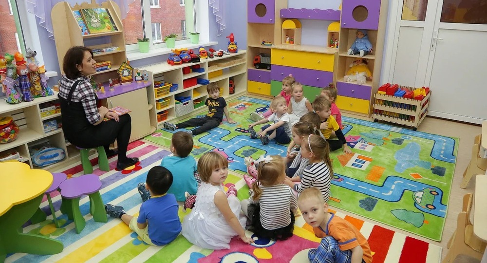  В московских детсадах и младших классах школ откроют дежурные группы