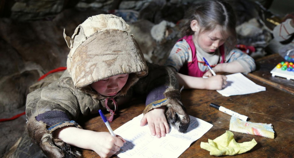 Детям оленеводов на два месяца сократили учебный год из-за пандемии