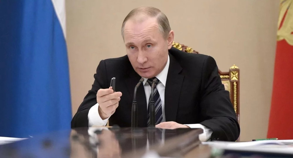 Владимир Путин поручил проработать вопрос развития инфомационных платформ для онлайн-образования