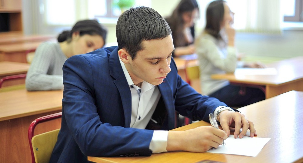 Сергей Кравцов: «ЕГЭ в этом году пройдет, когда это будет безопасно для ребят и учителей»