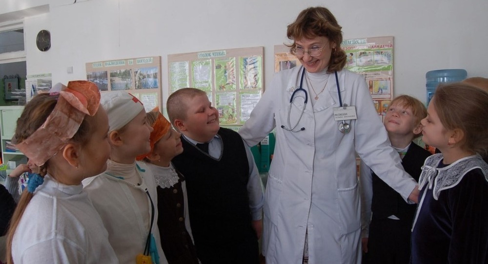 Владимир Путин поручил разработать более строгие санитарные нормы для проведения занятий в школах