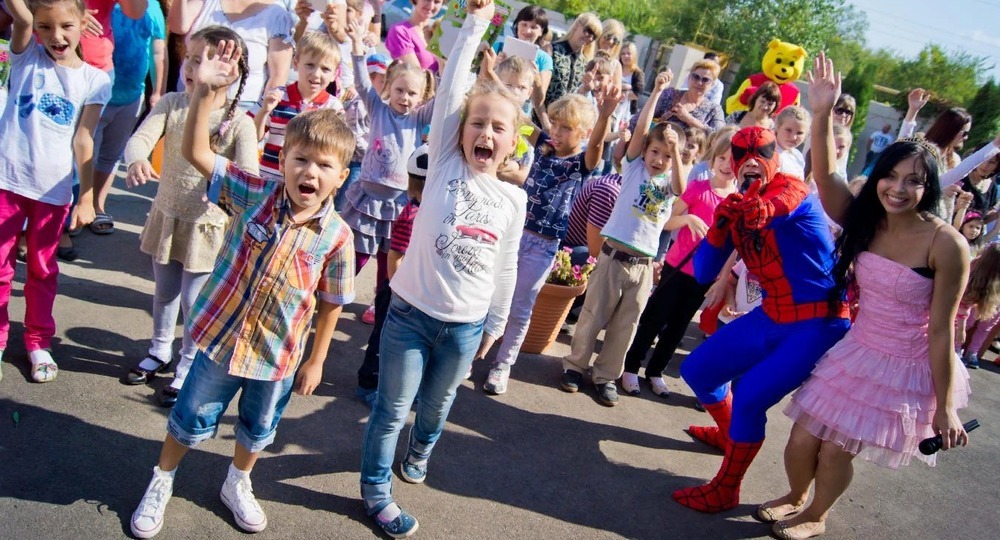 Роспотребнадзор запретил массовые мероприятия в школах и детских садах до конца 2020 года 